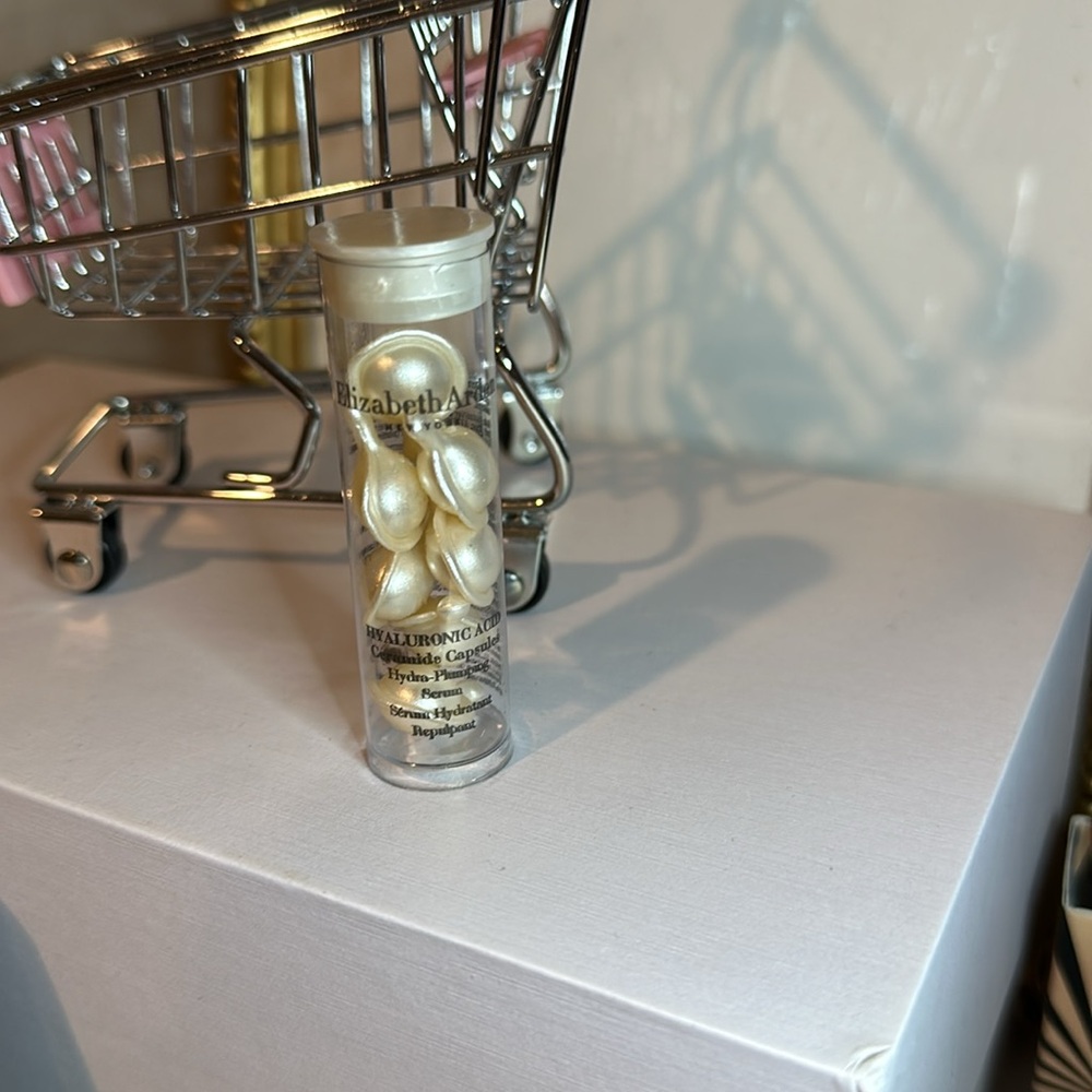 Elizabeth Arden hydrologic acid ceramide capsules Hydro plumping serum - Picture 2 of 2